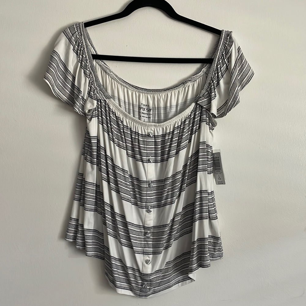 NWT off the shoulder crop top - Picture 1 of 4